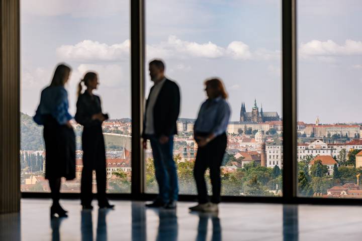 Výhled z foyer Kongresového centra Praha